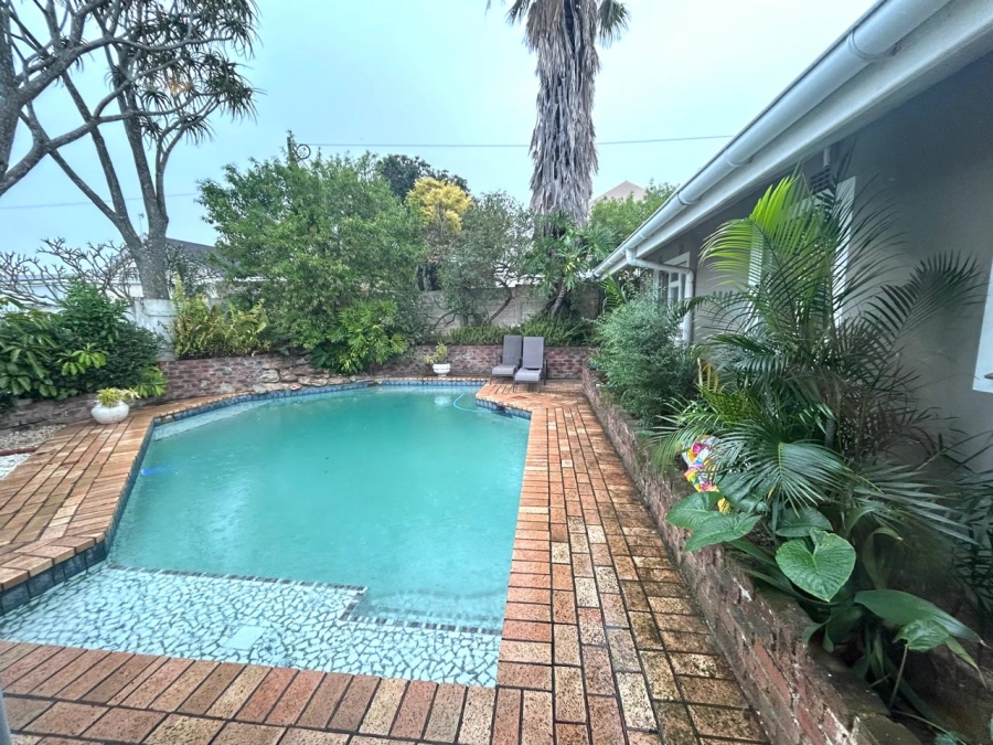 5 Bedroom Property for Sale in Beacon Bay Eastern Cape